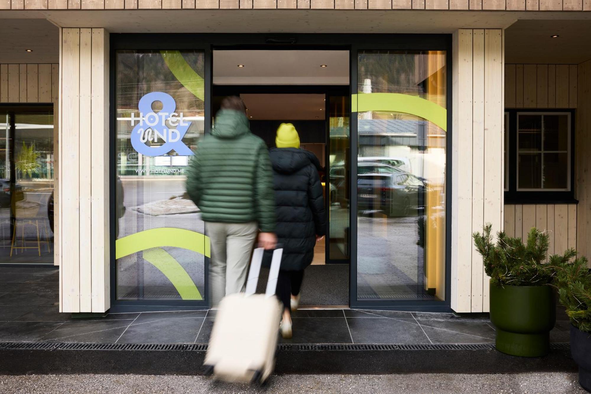 Hotel Und - Smart Alpine Stay ชลัดมิง ภายนอก รูปภาพ